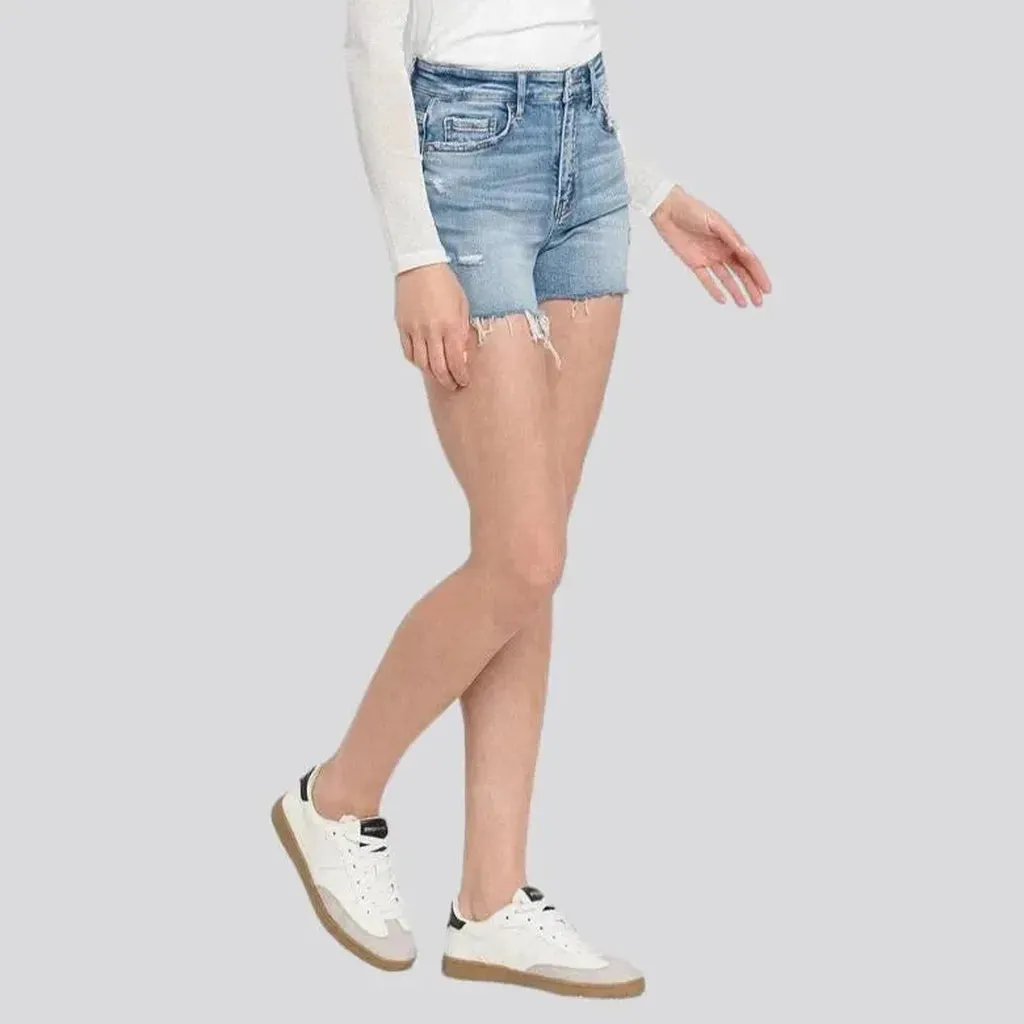 Frayed-hem light-wash denim shorts for ladies