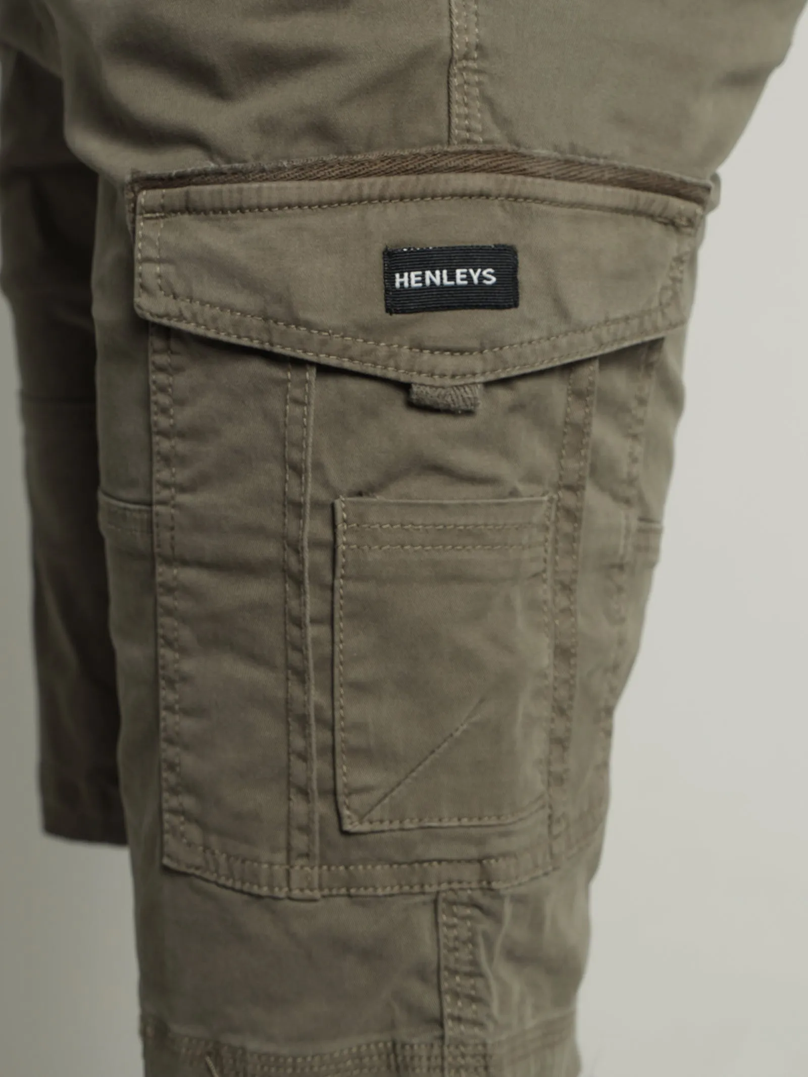 HENLEYS LEON CARGO SHORT - MILITARY