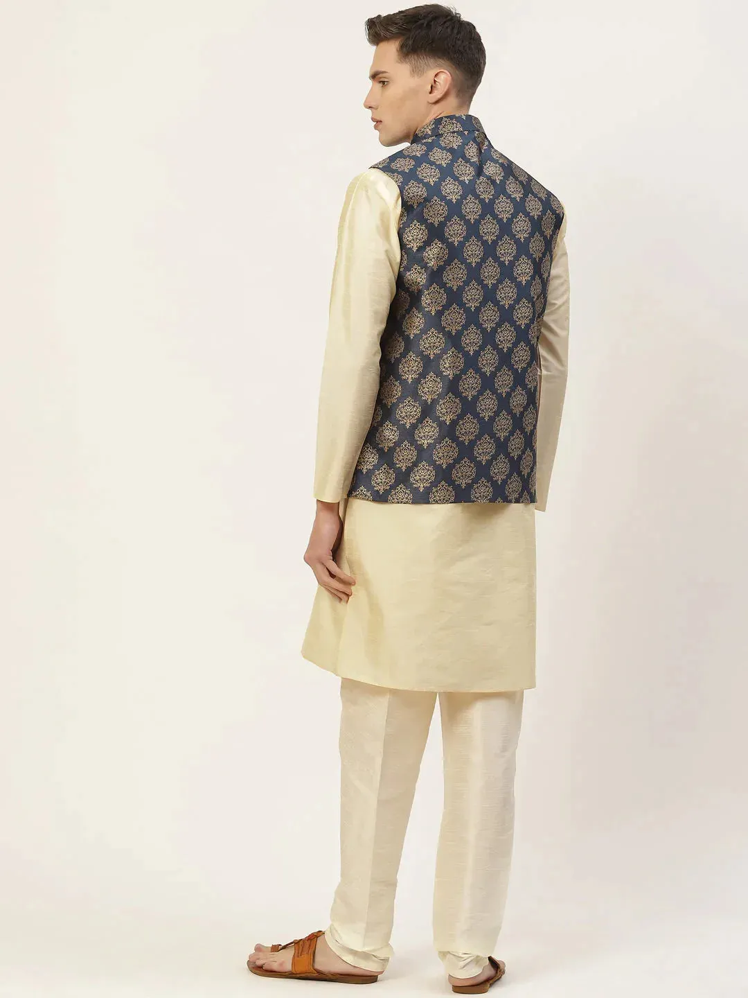 Men'S Solid Kurta Pyjama With Floral Navy Printed Nehru Jacket