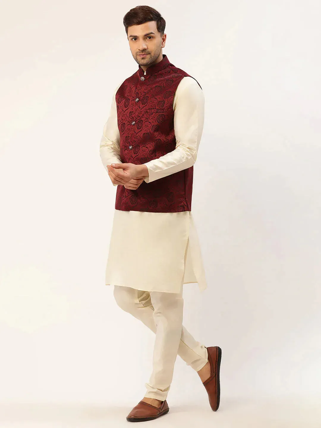 Men'S Solid Kurta Pyjama With Maroon Floral Embroidered Nehru Jacket