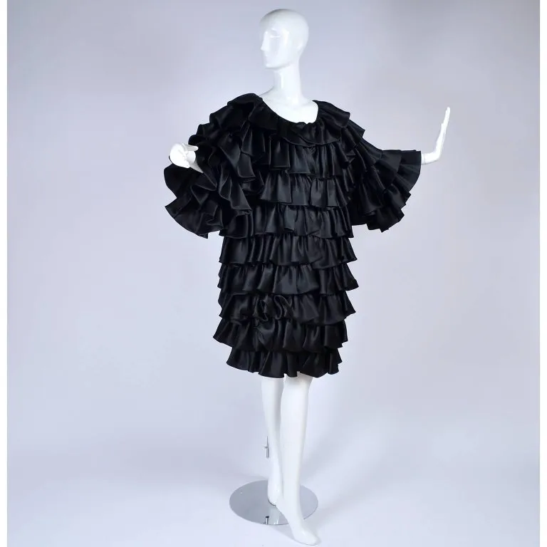 Oscar de la Renta Vintage Ruffle Evening Coat in Black Size Medium