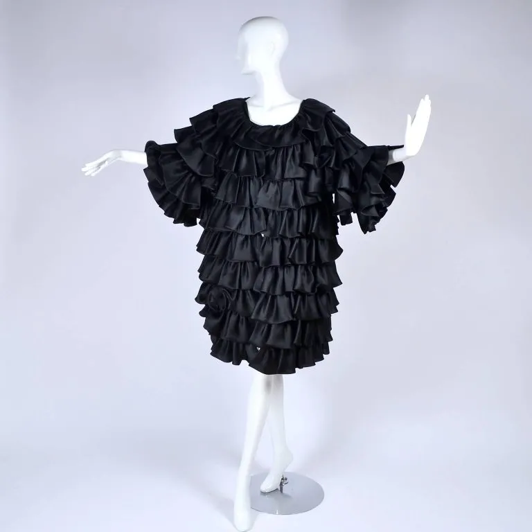 Oscar de la Renta Vintage Ruffle Evening Coat in Black Size Medium