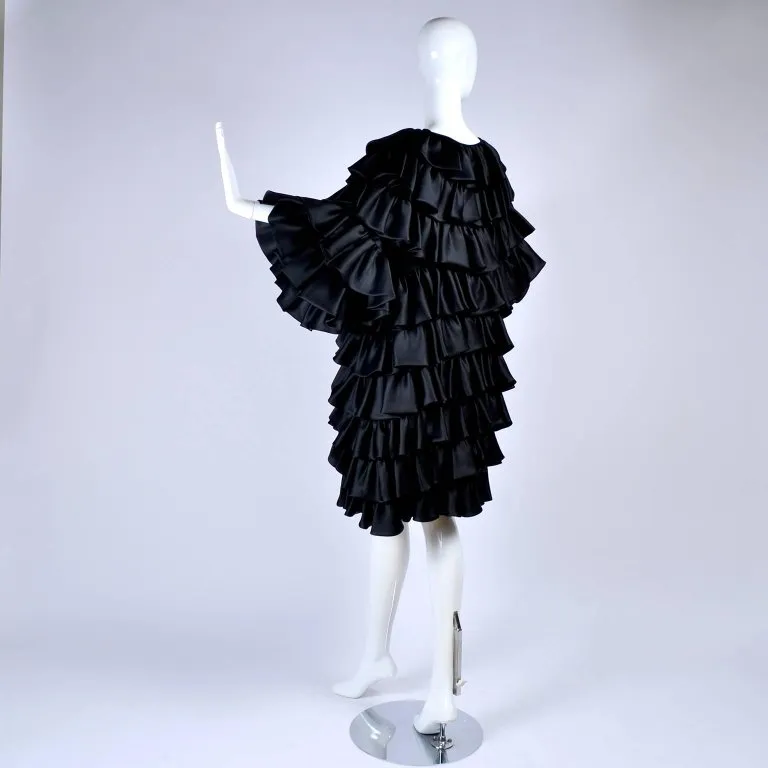 Oscar de la Renta Vintage Ruffle Evening Coat in Black Size Medium