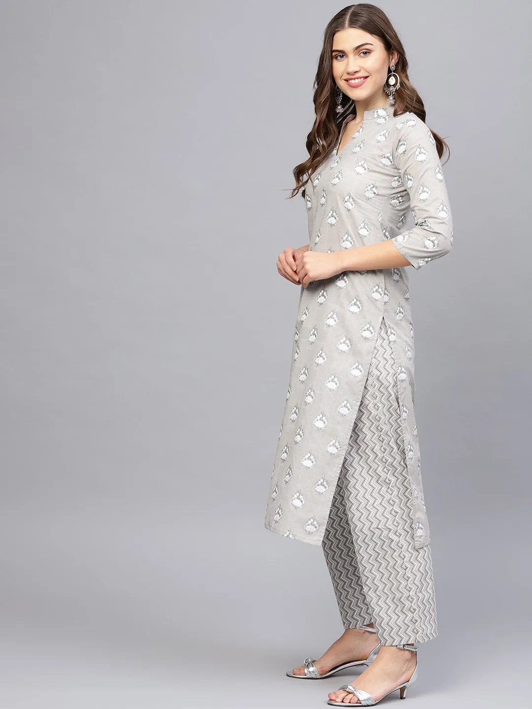 Women Grey & Off-White Printed Kurta With Trousers